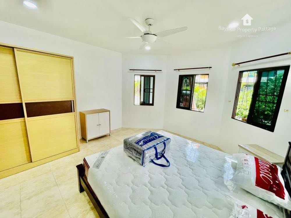 Spacious 3-Bedroom House for Sale and Rent in Pattaya City with Air Conditioning 11
