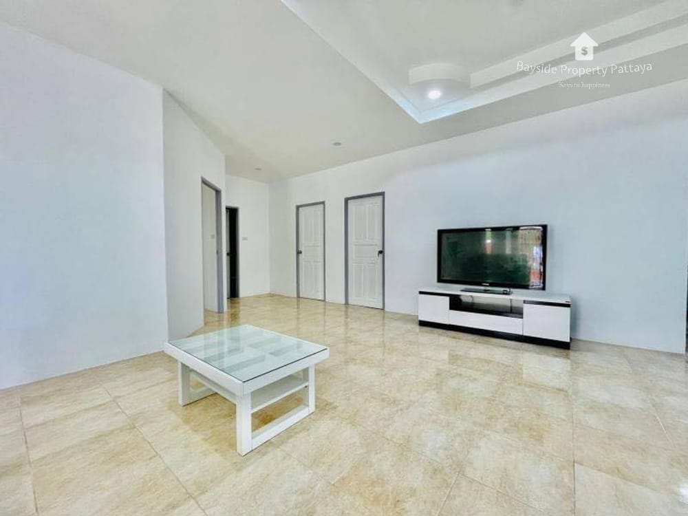 Spacious 3-Bedroom House for Sale and Rent in Pattaya City with Air Conditioning 13