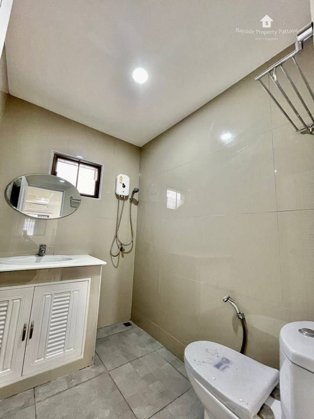 Spacious 3-Bedroom House for Sale and Rent in Pattaya City with Air Conditioning 16