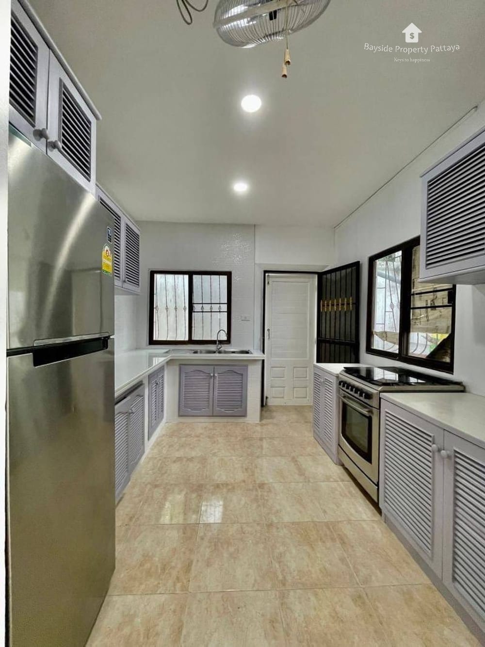 Spacious 3-Bedroom House for Sale and Rent in Pattaya City with Air Conditioning 19