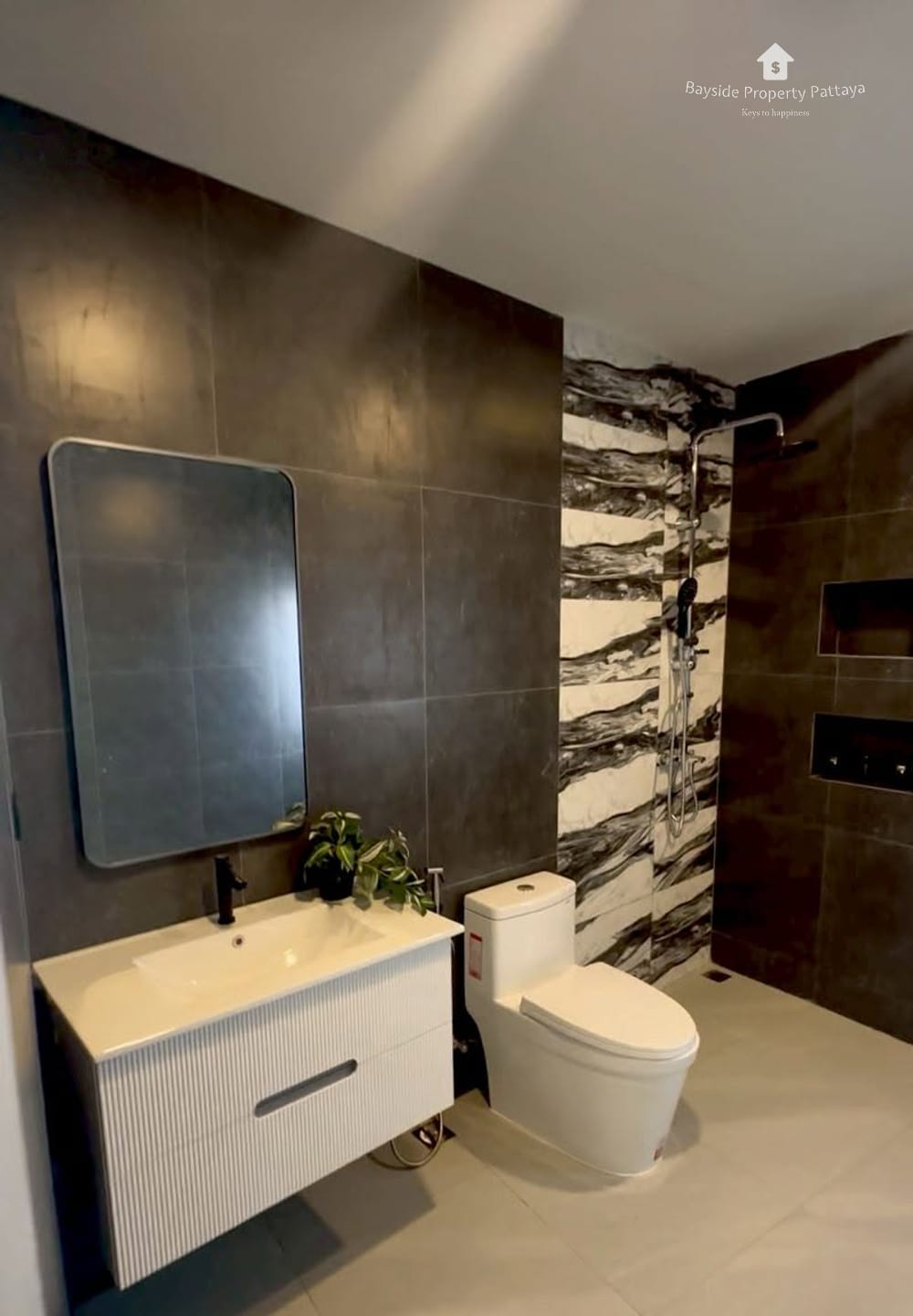 Spacious 6-Bedroom Pool Villa for Sale in East Pattaya 8