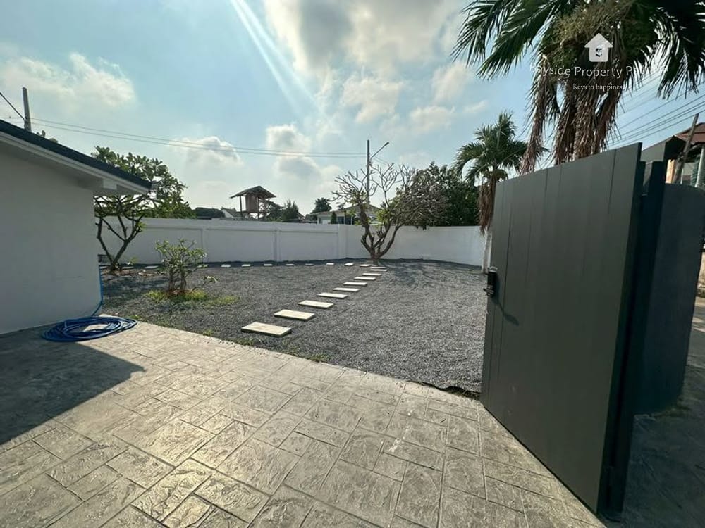 Spacious 6-Bedroom Pool Villa for Sale in East Pattaya 7