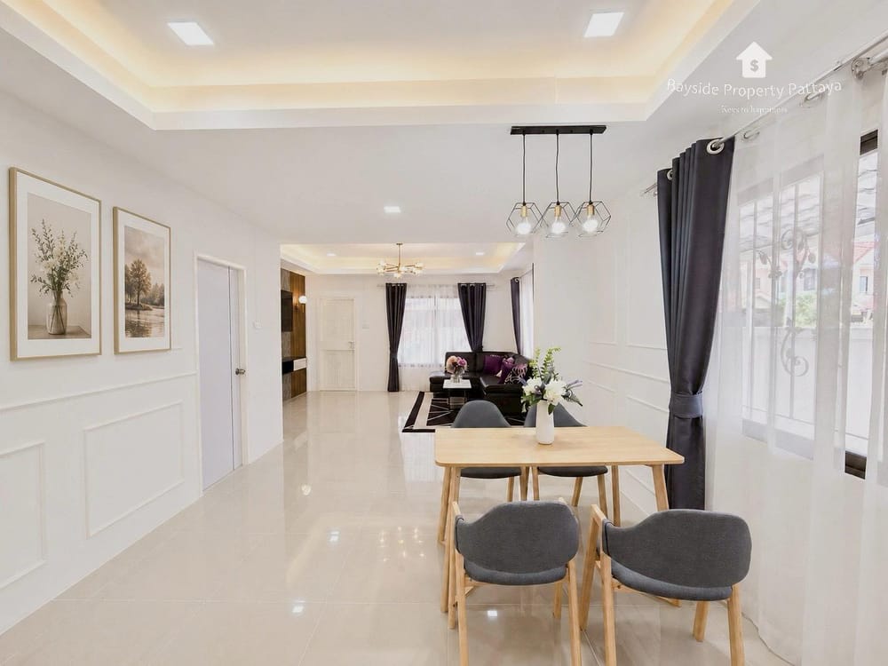 Spacious 3-Bedroom Townhouse for Sale or Rent in East Pattaya with Air Conditioning 4