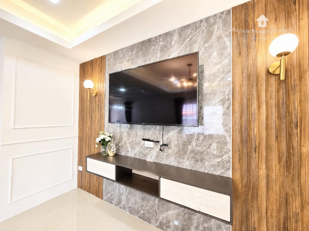 Spacious 3-Bedroom Townhouse for Sale or Rent in East Pattaya with Air Conditioning 7