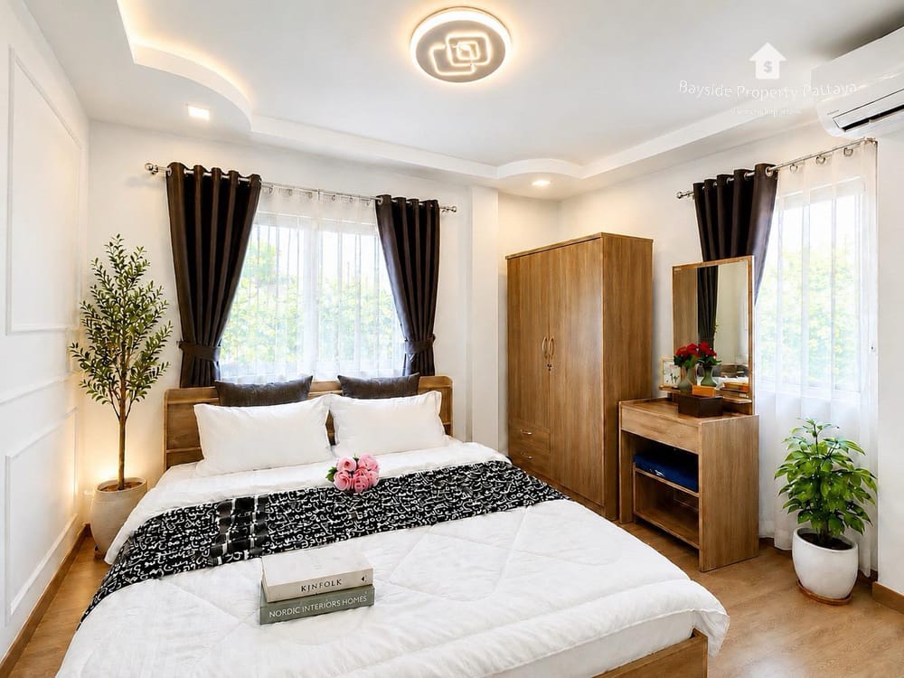 Spacious 3-Bedroom Townhouse for Sale or Rent in East Pattaya with Air Conditioning 9