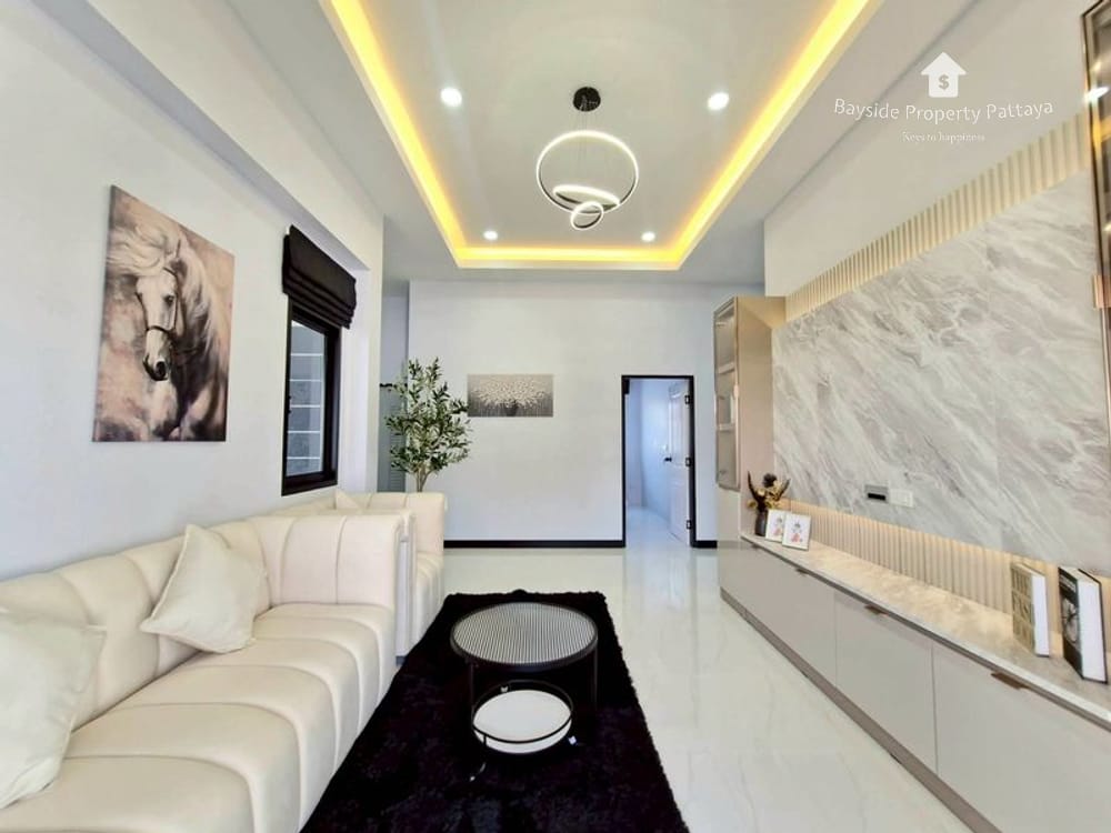 Spacious 3-Bedroom Detached House for Sale in East Pattaya - Pet Friendly with Air Conditioning 3