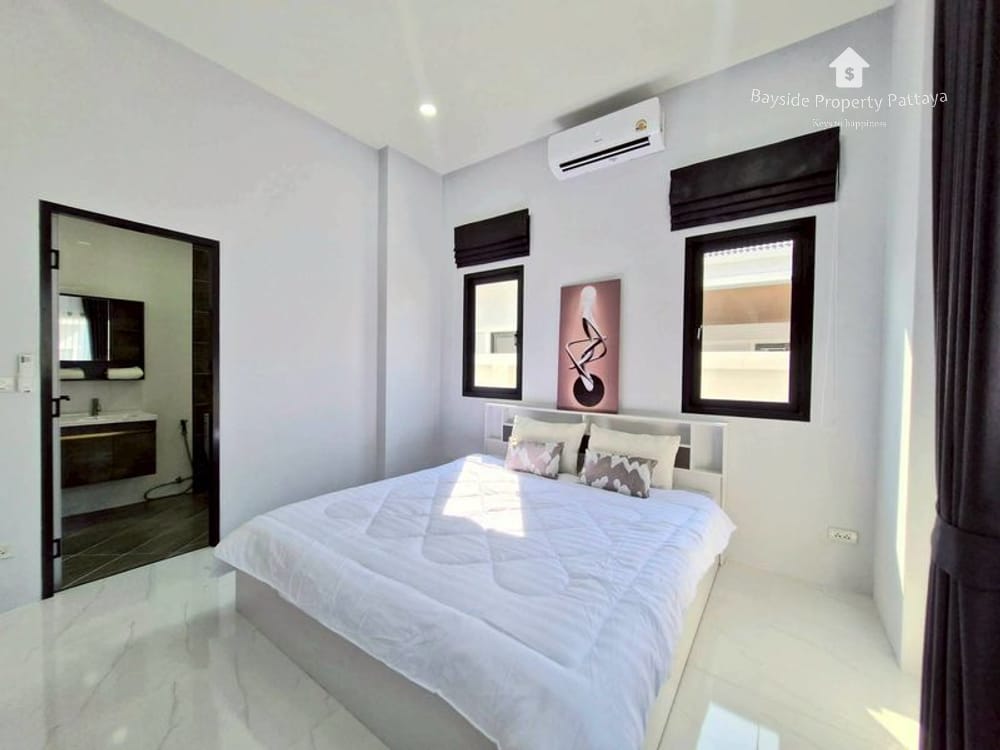 Spacious 3-Bedroom Detached House for Sale in East Pattaya - Pet Friendly with Air Conditioning 7