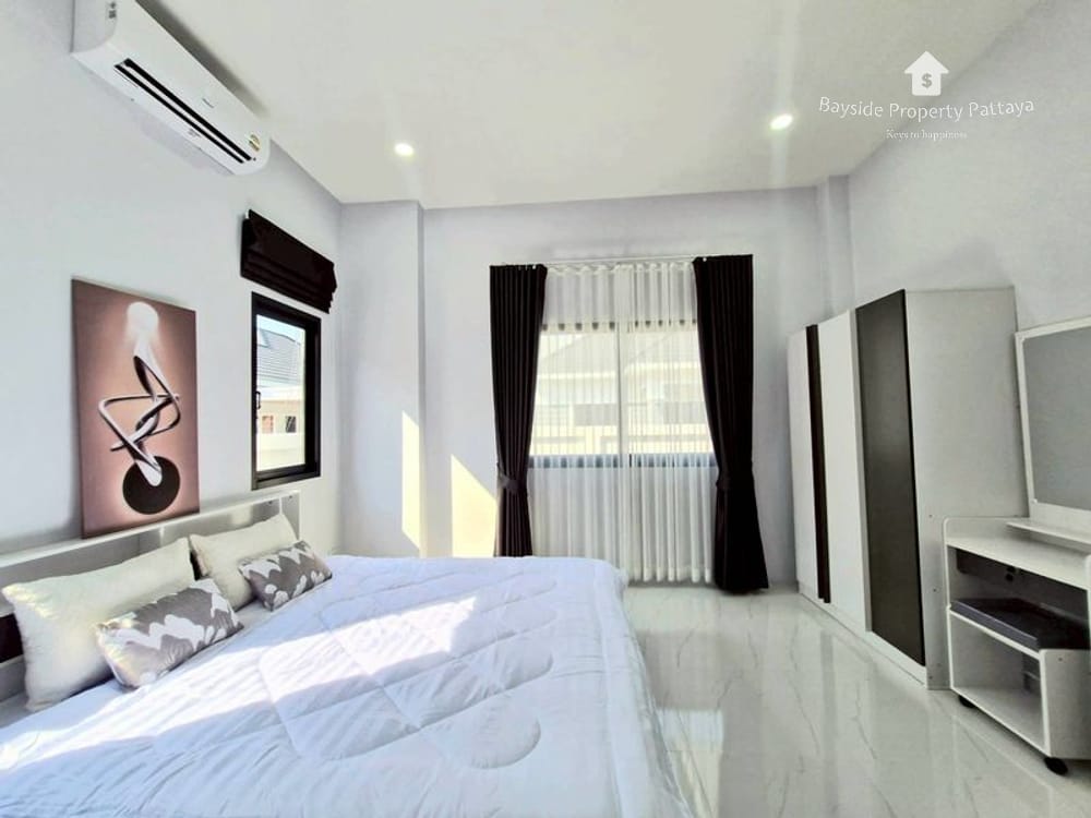 Spacious 3-Bedroom Detached House for Sale in East Pattaya - Pet Friendly with Air Conditioning 8