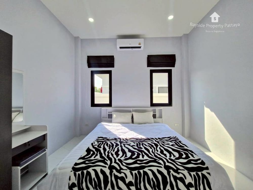 Spacious 3-Bedroom Detached House for Sale in East Pattaya - Pet Friendly with Air Conditioning 10