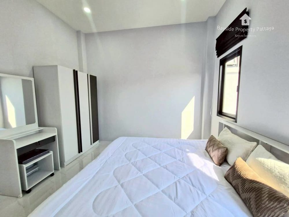 Spacious 3-Bedroom Detached House for Sale in East Pattaya - Pet Friendly with Air Conditioning 12