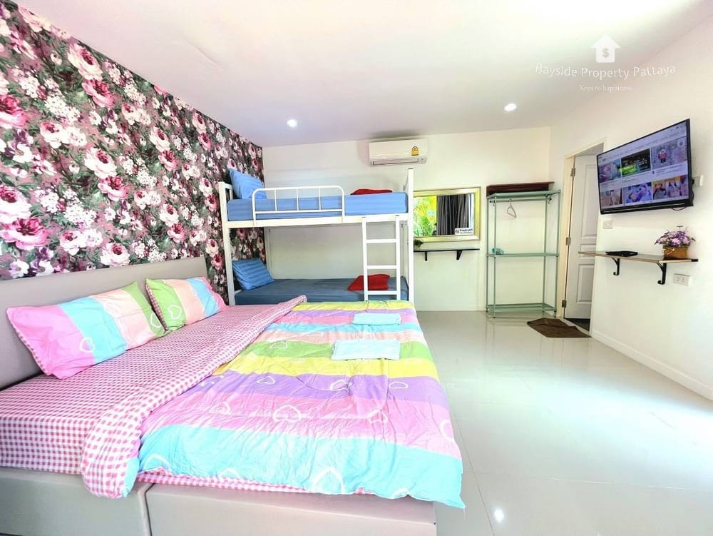 Spacious 3-Bedroom Villa for Rent in Bang Saray, Pattaya with City View and Air Conditioning 7