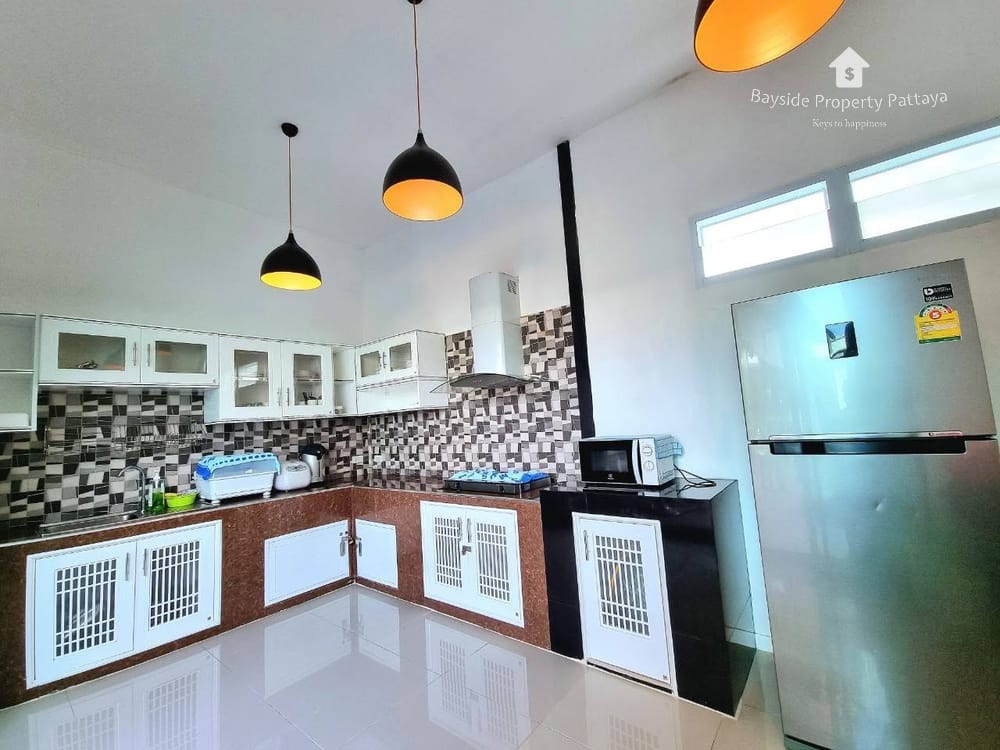 Spacious 3-Bedroom Villa for Rent in Bang Saray, Pattaya with City View and Air Conditioning 8