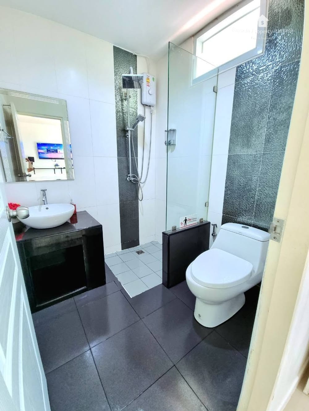 Spacious 3-Bedroom Villa for Rent in Bang Saray, Pattaya with City View and Air Conditioning 16
