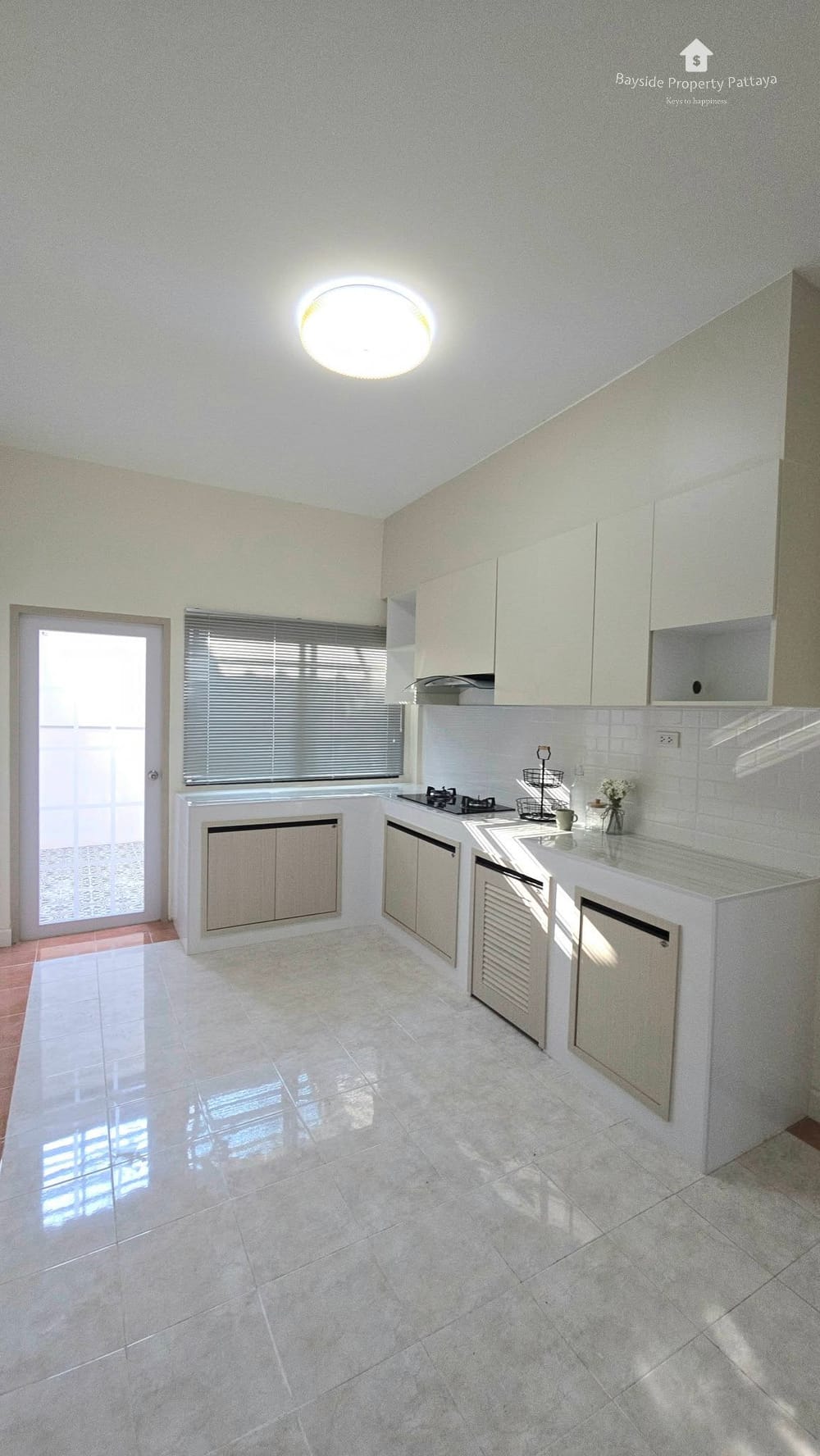 2-Bedroom Townhouse with Air Conditioning for Sale in East Pattaya 8