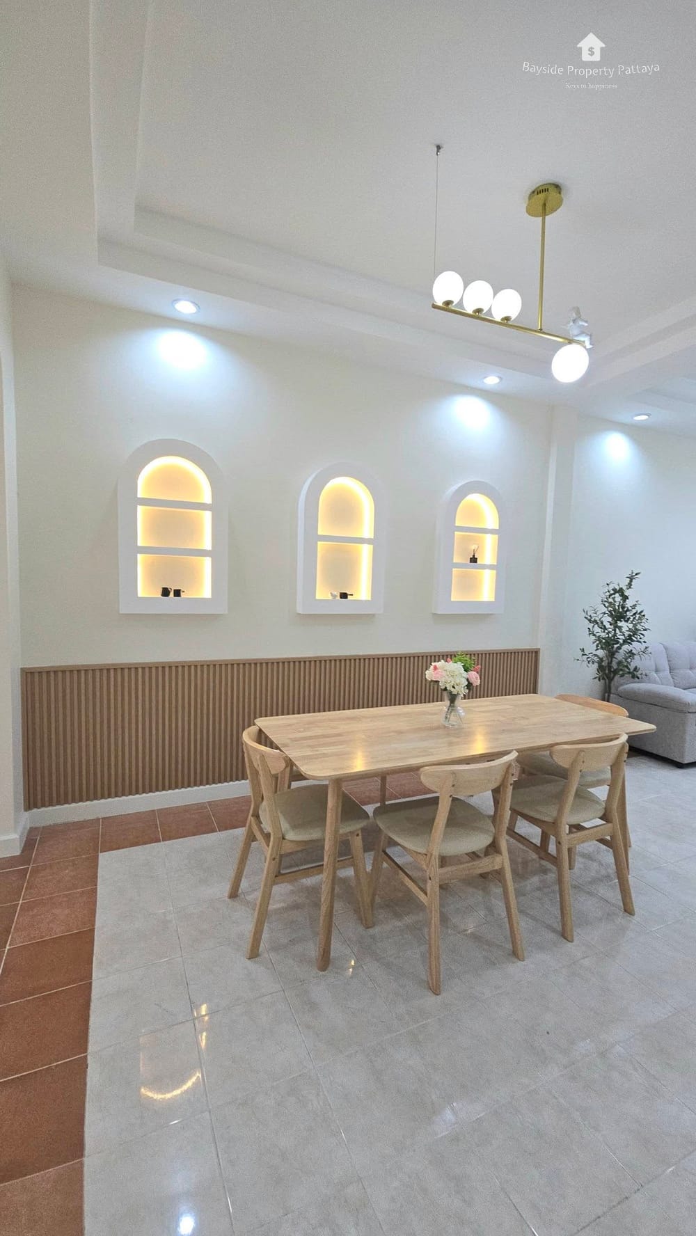 2-Bedroom Townhouse with Air Conditioning for Sale in East Pattaya 4