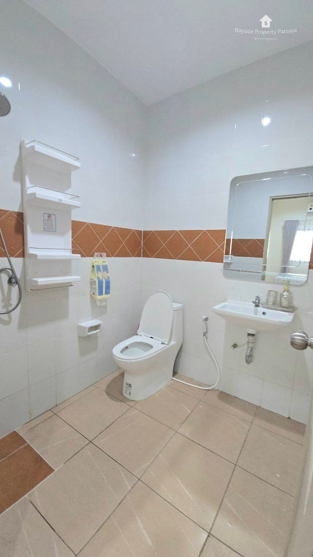2-Bedroom Townhouse with Air Conditioning for Sale in East Pattaya 24