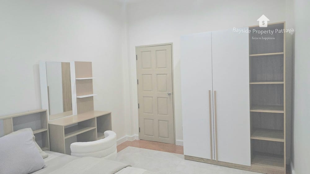 2-Bedroom Townhouse with Air Conditioning for Sale in East Pattaya 11