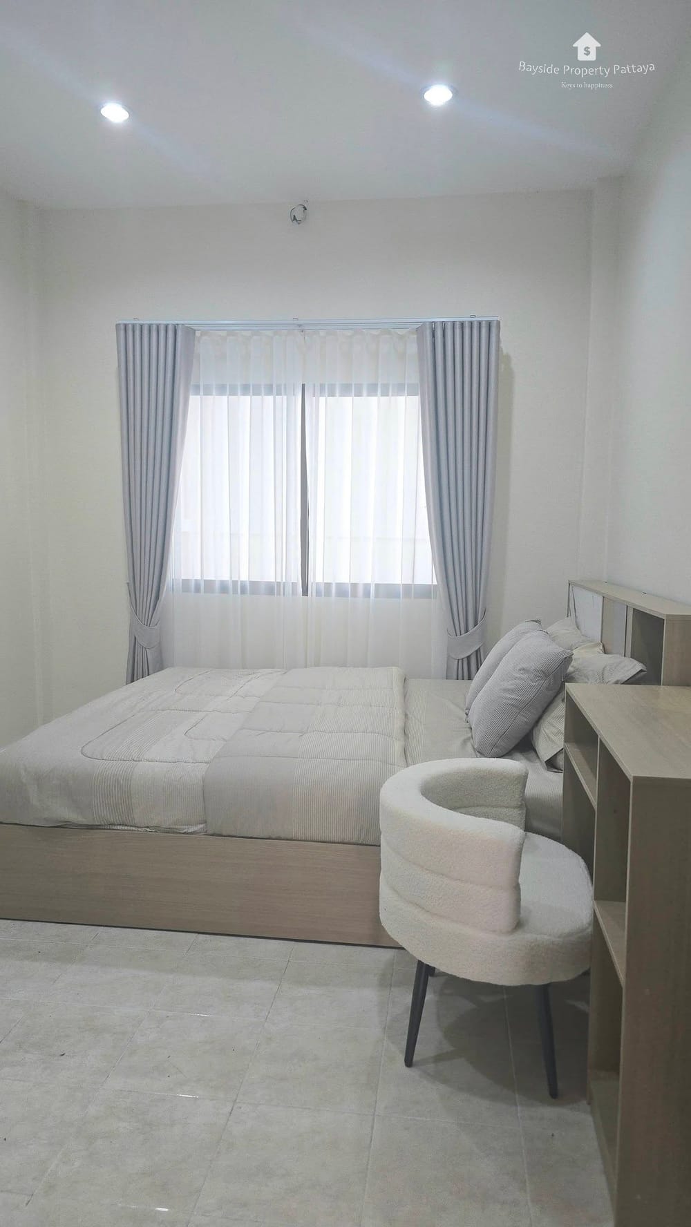 2-Bedroom Townhouse with Air Conditioning for Sale in East Pattaya 12