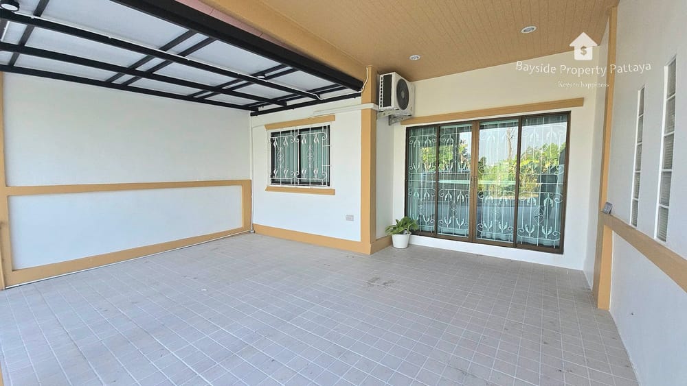 2-Bedroom Townhouse with Air Conditioning for Sale in East Pattaya 10