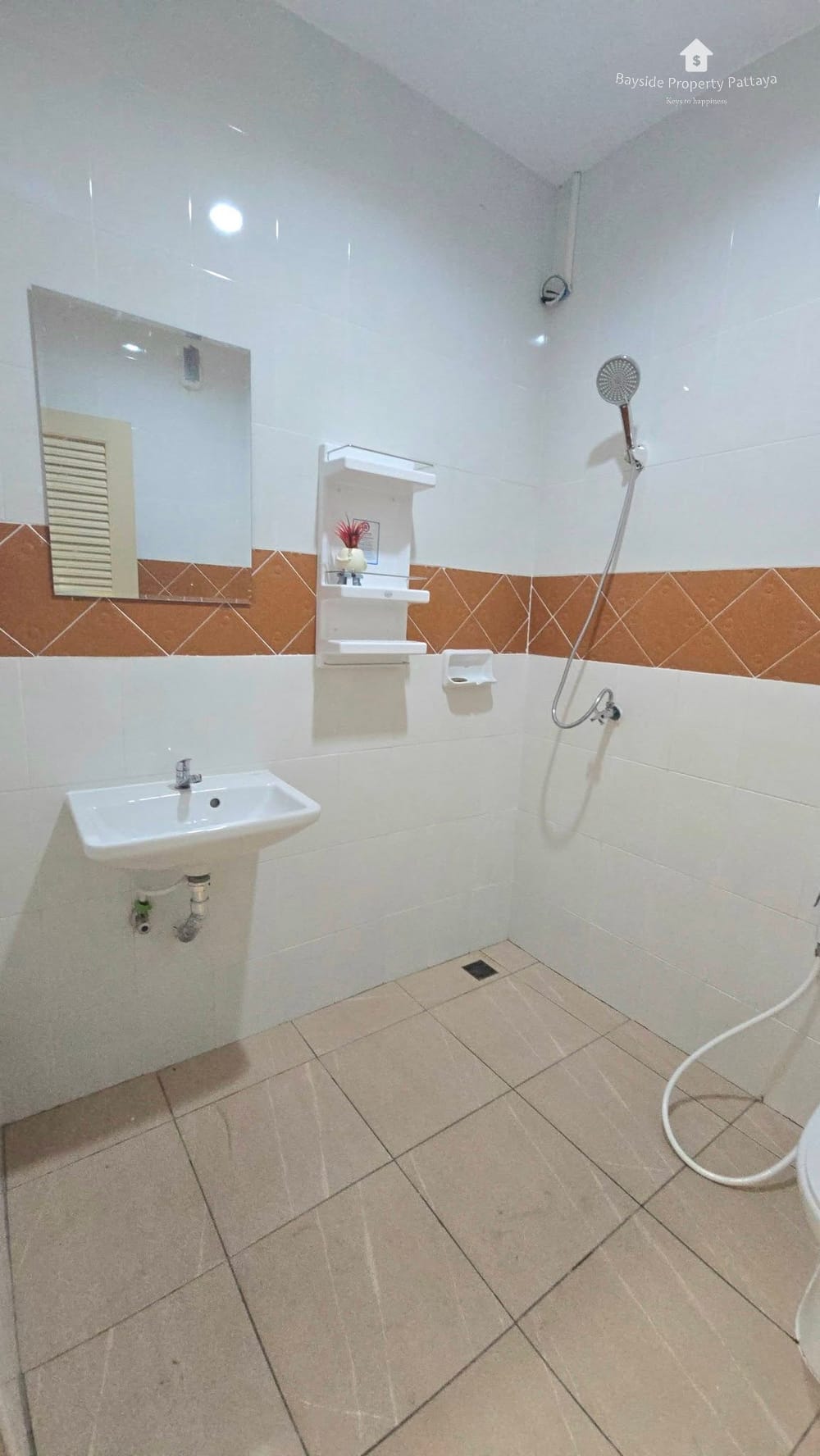 2-Bedroom Townhouse with Air Conditioning for Sale in East Pattaya 25