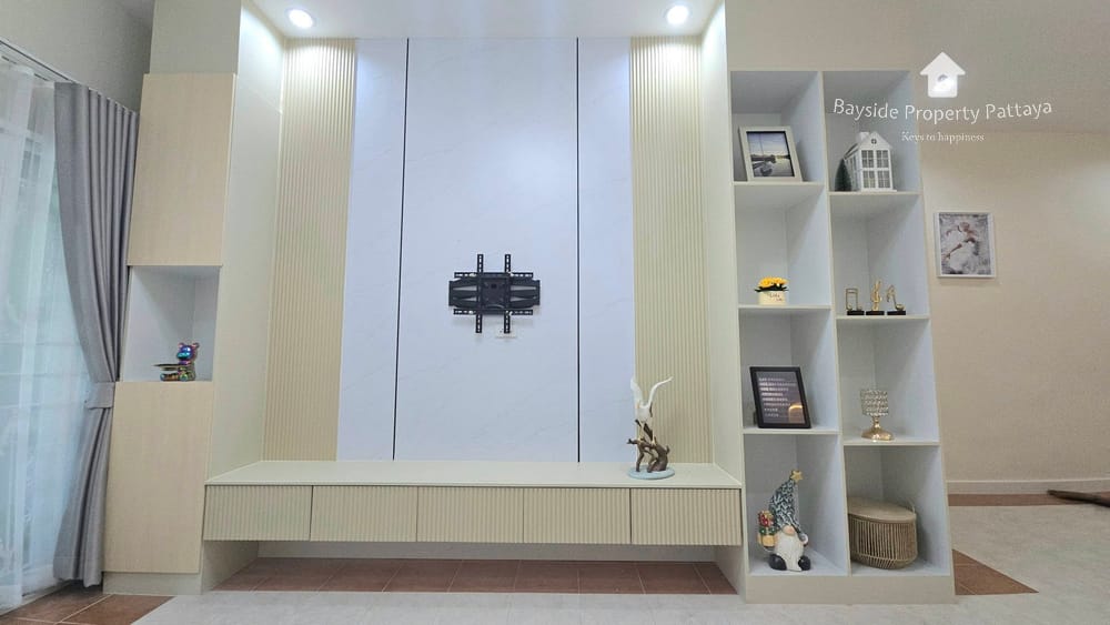 2-Bedroom Townhouse with Air Conditioning for Sale in East Pattaya 9