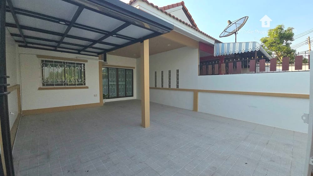 2-Bedroom Townhouse with Air Conditioning for Sale in East Pattaya 13