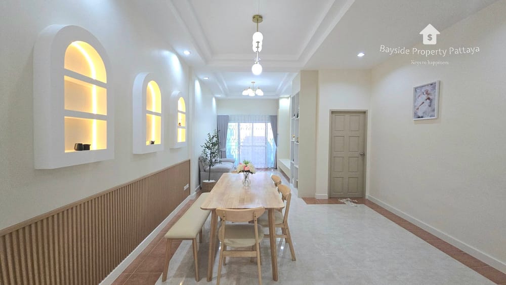 2-Bedroom Townhouse with Air Conditioning for Sale in East Pattaya 14