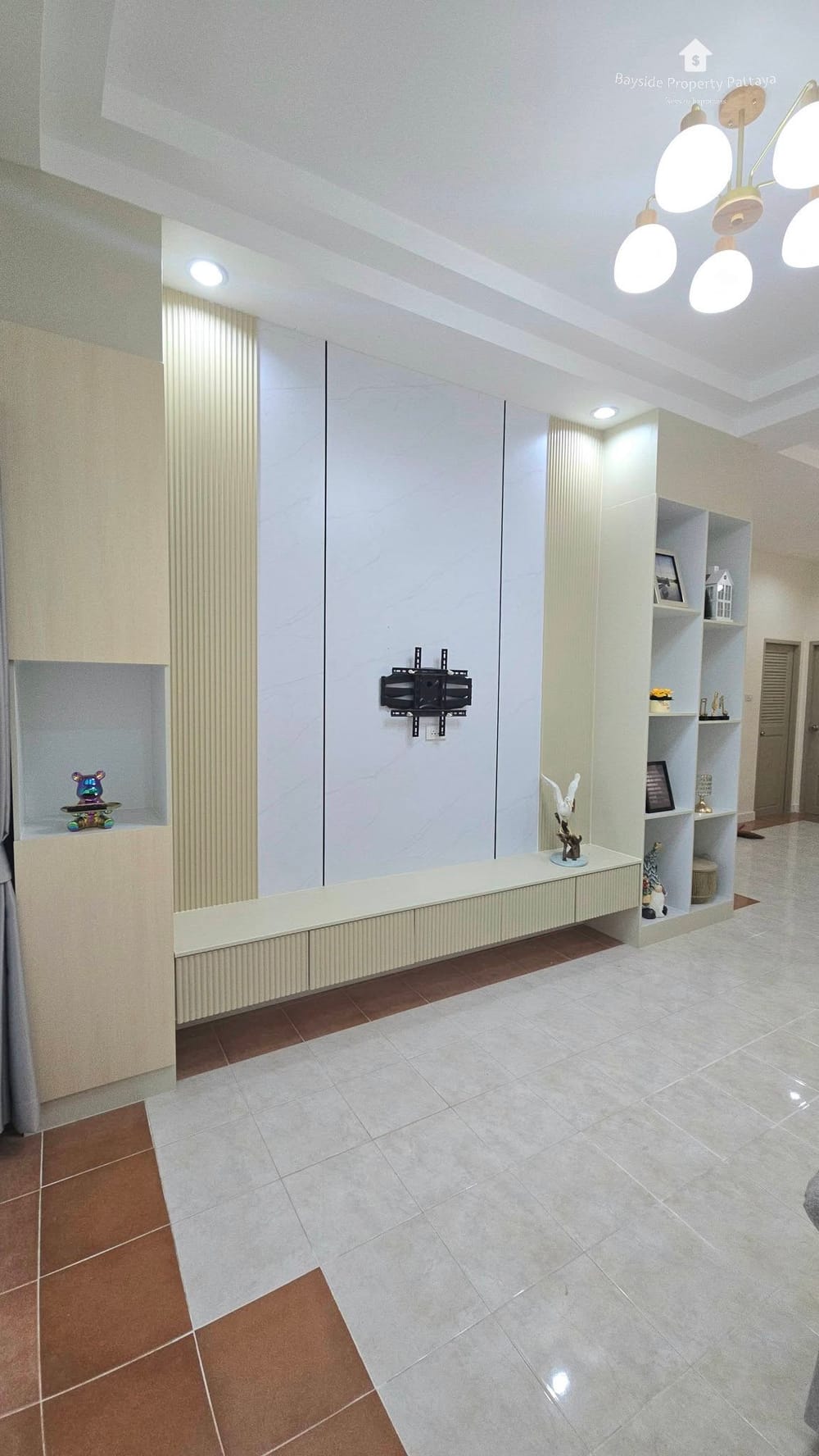 2-Bedroom Townhouse with Air Conditioning for Sale in East Pattaya 15