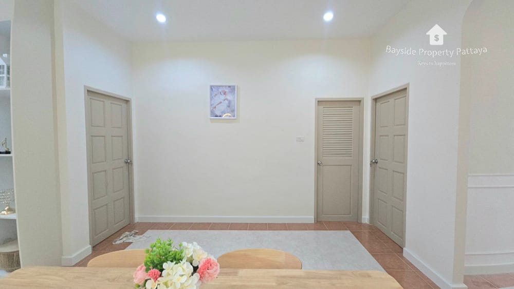 2-Bedroom Townhouse with Air Conditioning for Sale in East Pattaya 20