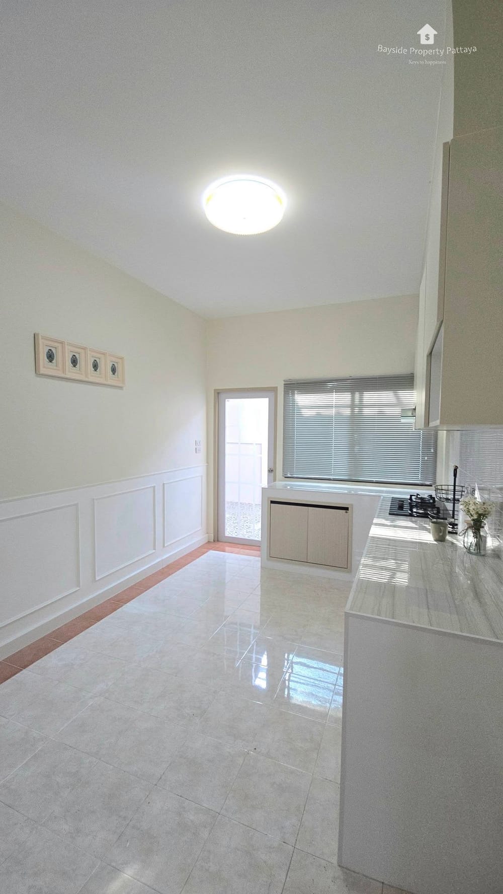2-Bedroom Townhouse with Air Conditioning for Sale in East Pattaya 21
