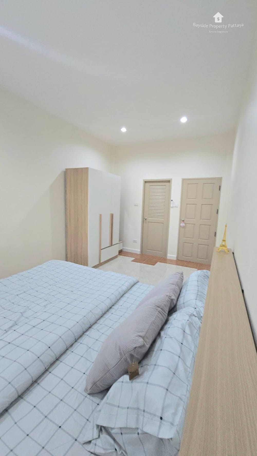 2-Bedroom Townhouse with Air Conditioning for Sale in East Pattaya 18