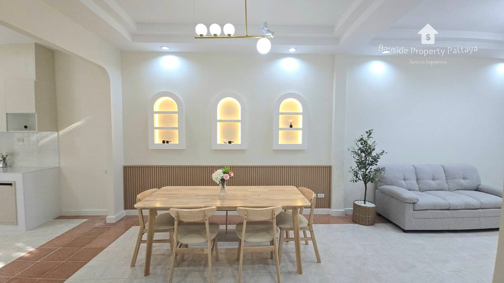 2-Bedroom Townhouse with Air Conditioning for Sale in East Pattaya 16