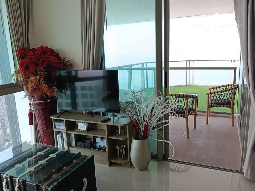 Sea View 1-Bedroom Condo for Sale at The Riviera Ocean Drive, Jomtien Pattaya 9