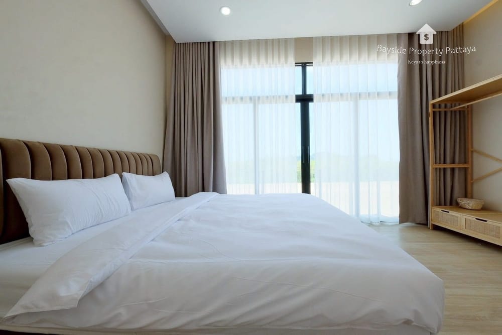 Spacious 5-Bedroom Villa for Sale in Bang Saray, Pattaya - Pet Friendly with Air Conditioning 6
