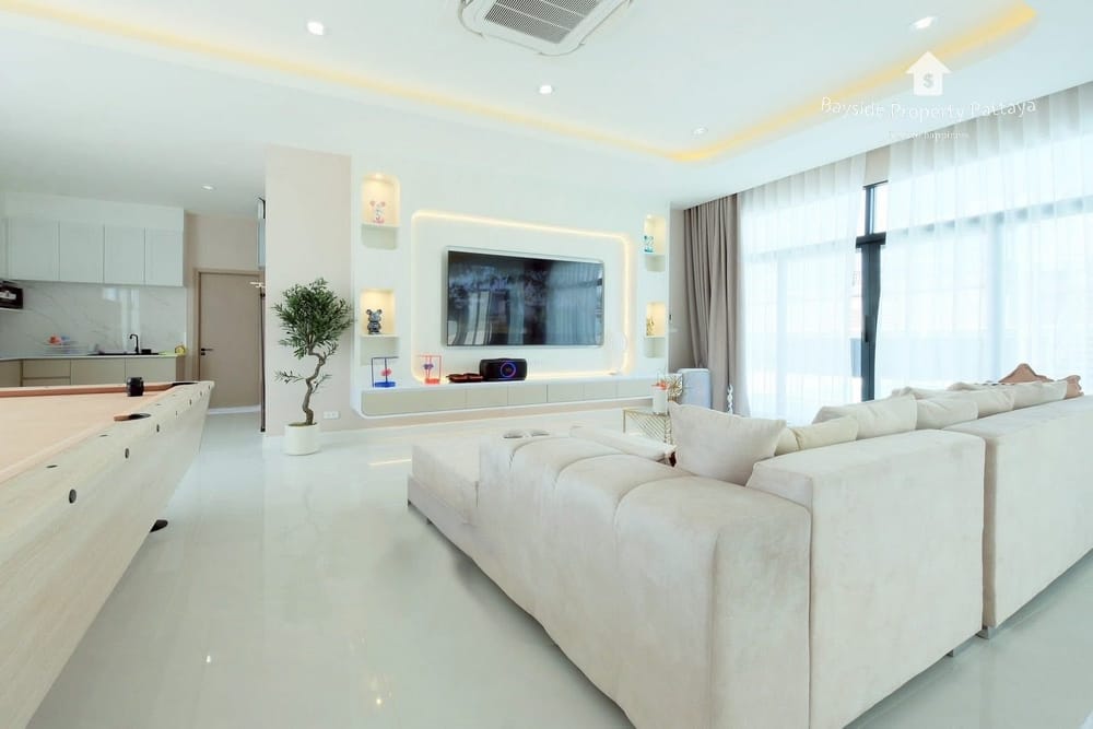Spacious 5-Bedroom Villa for Sale in Bang Saray, Pattaya - Pet Friendly with Air Conditioning 9
