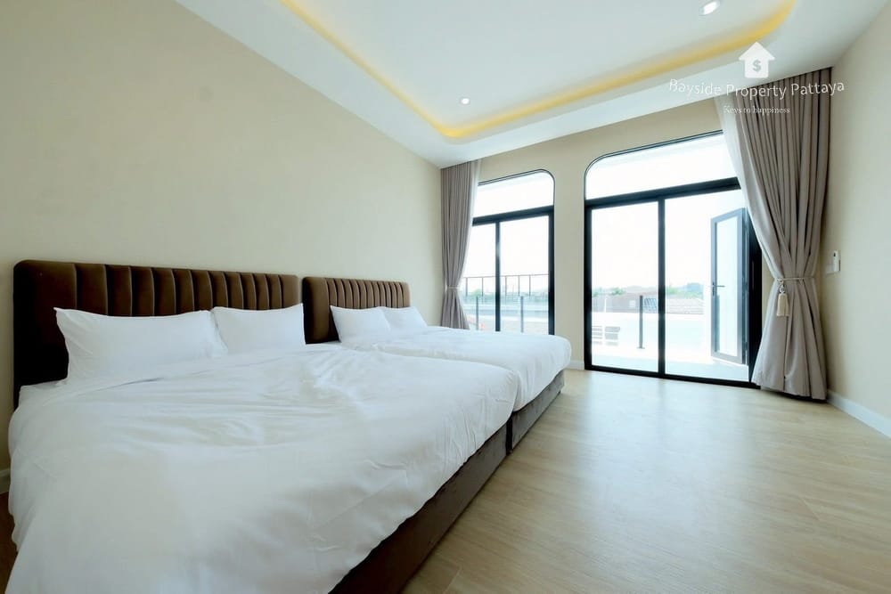 Spacious 5-Bedroom Villa for Sale in Bang Saray, Pattaya - Pet Friendly with Air Conditioning 10