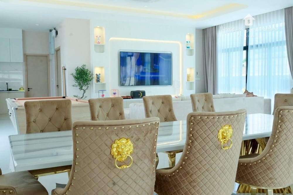 Spacious 5-Bedroom Villa for Sale in Bang Saray, Pattaya - Pet Friendly with Air Conditioning 11