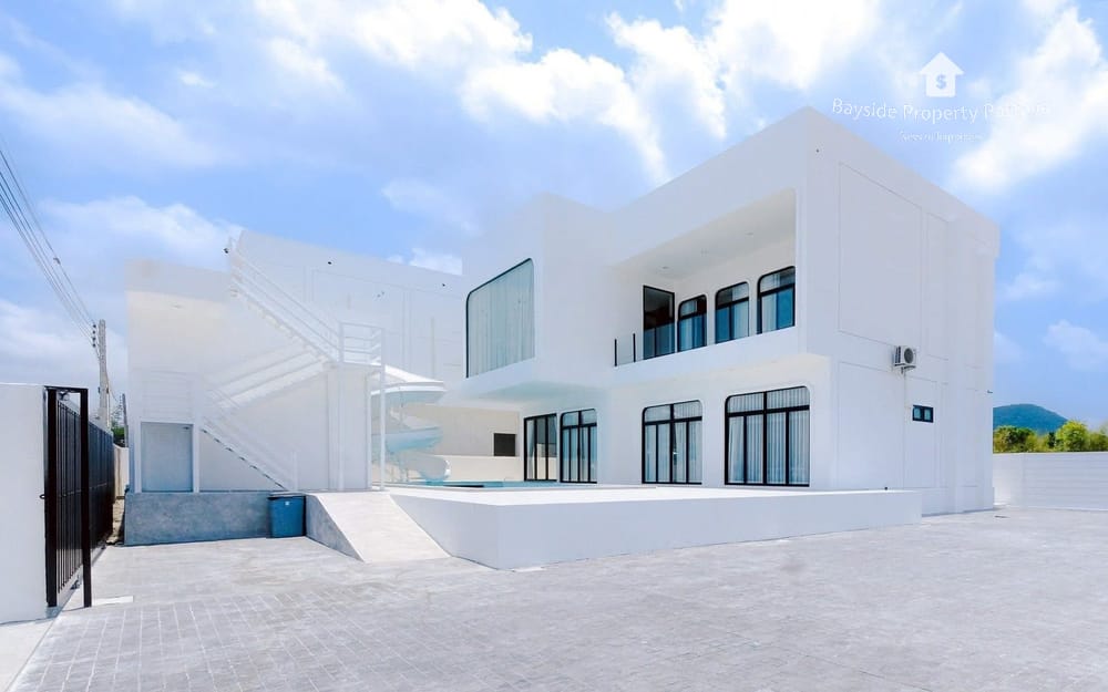 Spacious 5-Bedroom Villa for Sale in Bang Saray, Pattaya - Pet Friendly with Air Conditioning 12