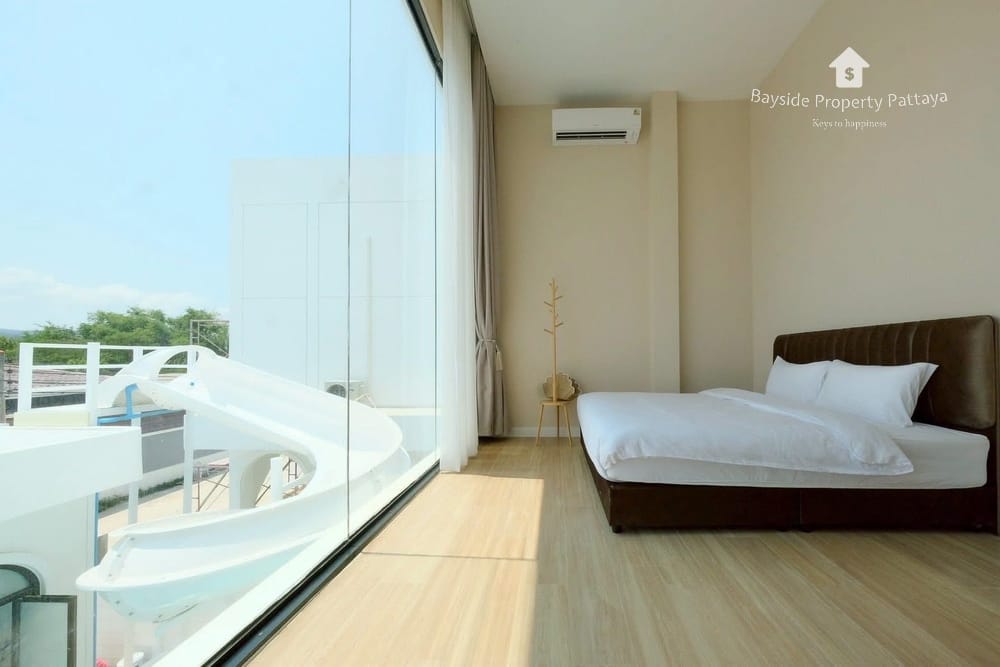Spacious 5-Bedroom Villa for Sale in Bang Saray, Pattaya - Pet Friendly with Air Conditioning 13