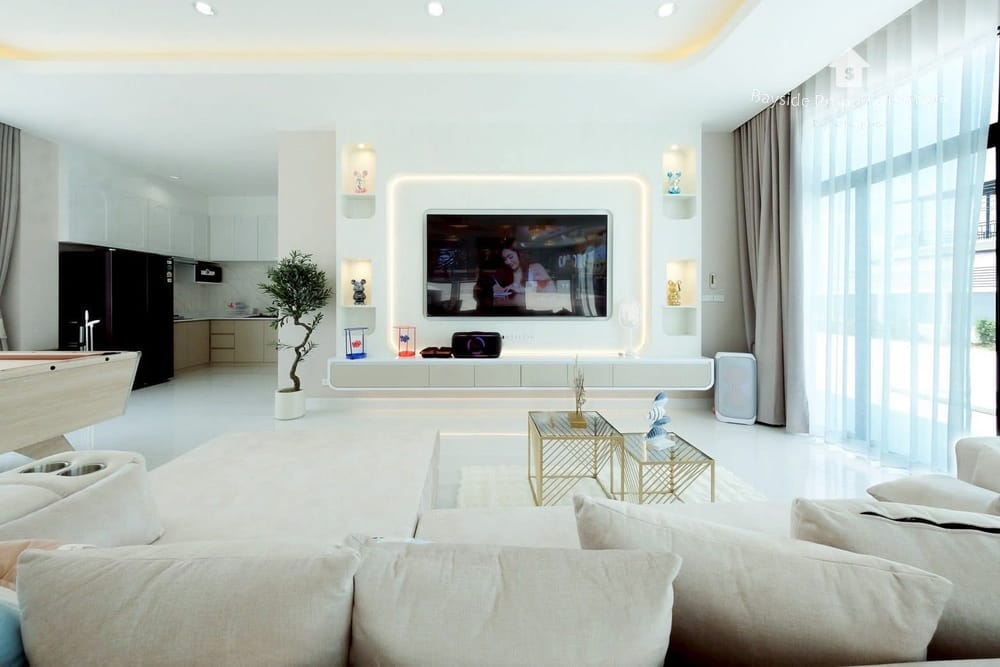 Spacious 5-Bedroom Villa for Sale in Bang Saray, Pattaya - Pet Friendly with Air Conditioning 14