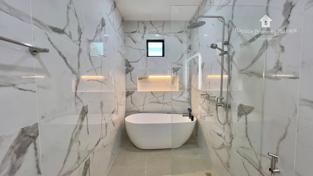 Spacious 4-Bedroom Detached House for Sale in East Pattaya - Pet Friendly with Air Conditioning 9