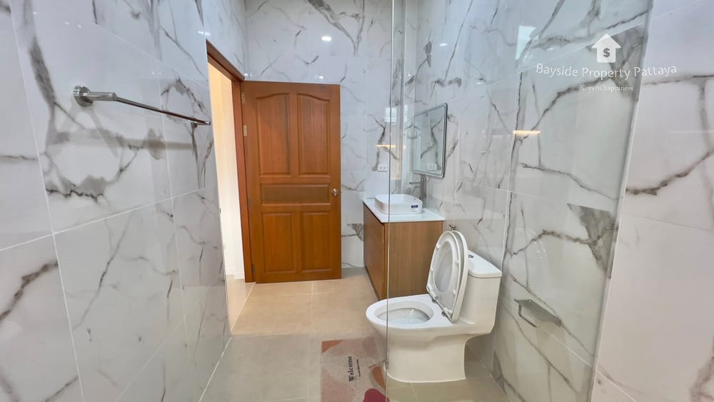 Spacious 4-Bedroom Detached House for Sale in East Pattaya - Pet Friendly with Air Conditioning 10