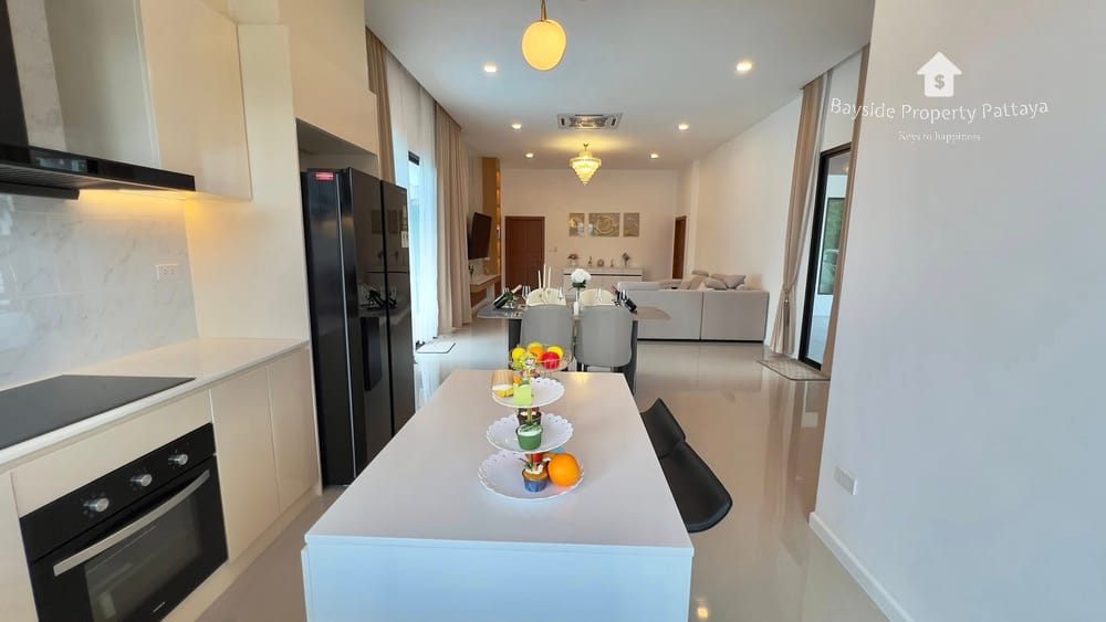 Spacious 4-Bedroom Detached House for Sale in East Pattaya - Pet Friendly with Air Conditioning 12