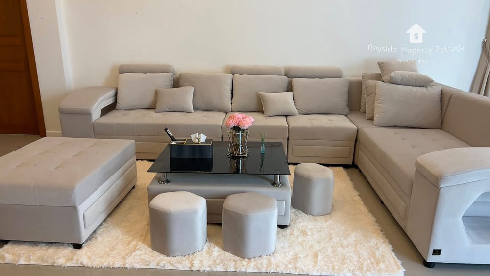 Spacious 4-Bedroom Detached House for Sale in East Pattaya - Pet Friendly with Air Conditioning 25