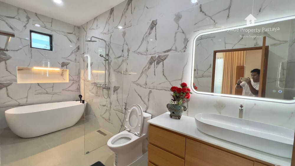 Spacious 4-Bedroom Detached House for Sale in East Pattaya - Pet Friendly with Air Conditioning 35
