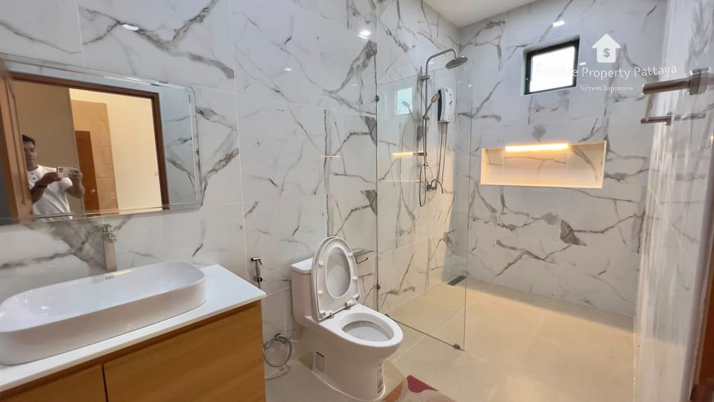 Spacious 4-Bedroom Detached House for Sale in East Pattaya - Pet Friendly with Air Conditioning 37