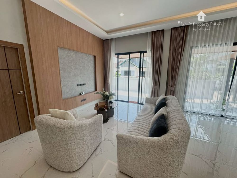 Spacious 4-Bedroom Pool Villa for Sale in East Pattaya 6