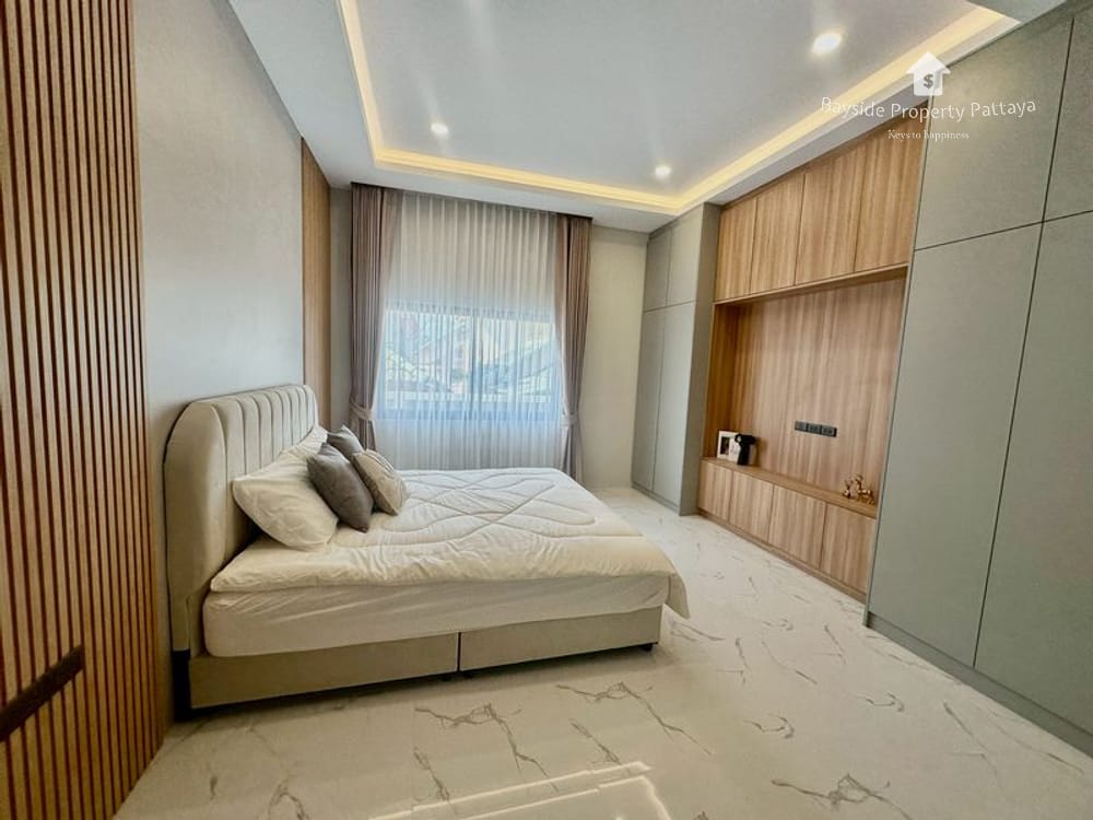 Spacious 4-Bedroom Pool Villa for Sale in East Pattaya 9