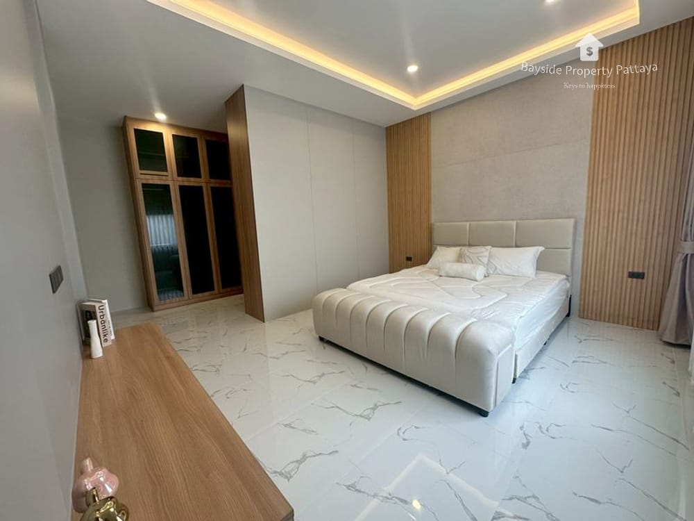 Spacious 4-Bedroom Pool Villa for Sale in East Pattaya 8