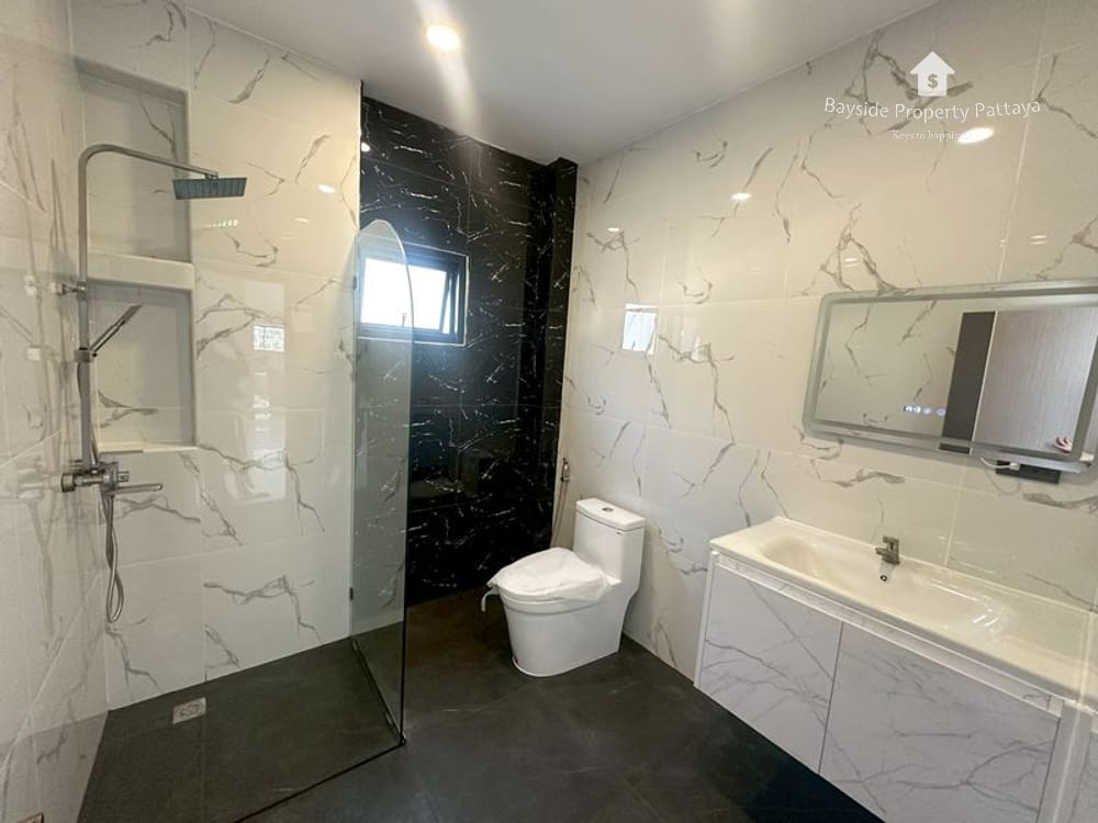 Spacious 4-Bedroom Pool Villa for Sale in East Pattaya 12